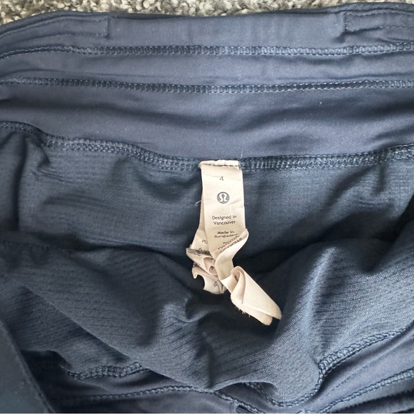 Lululemon Find Your Pace Lined High-Rise Short
3"'
True Navy
Size 4 - Picture 7 of 7